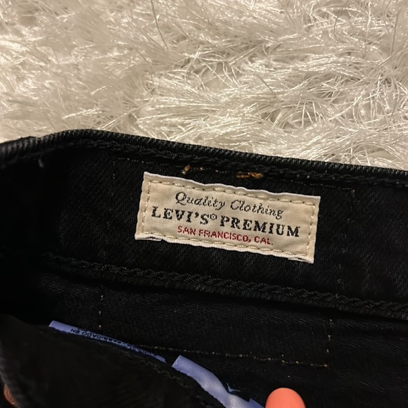 2 LEVIS Ribcage Shorts - Picture 4 of 10
